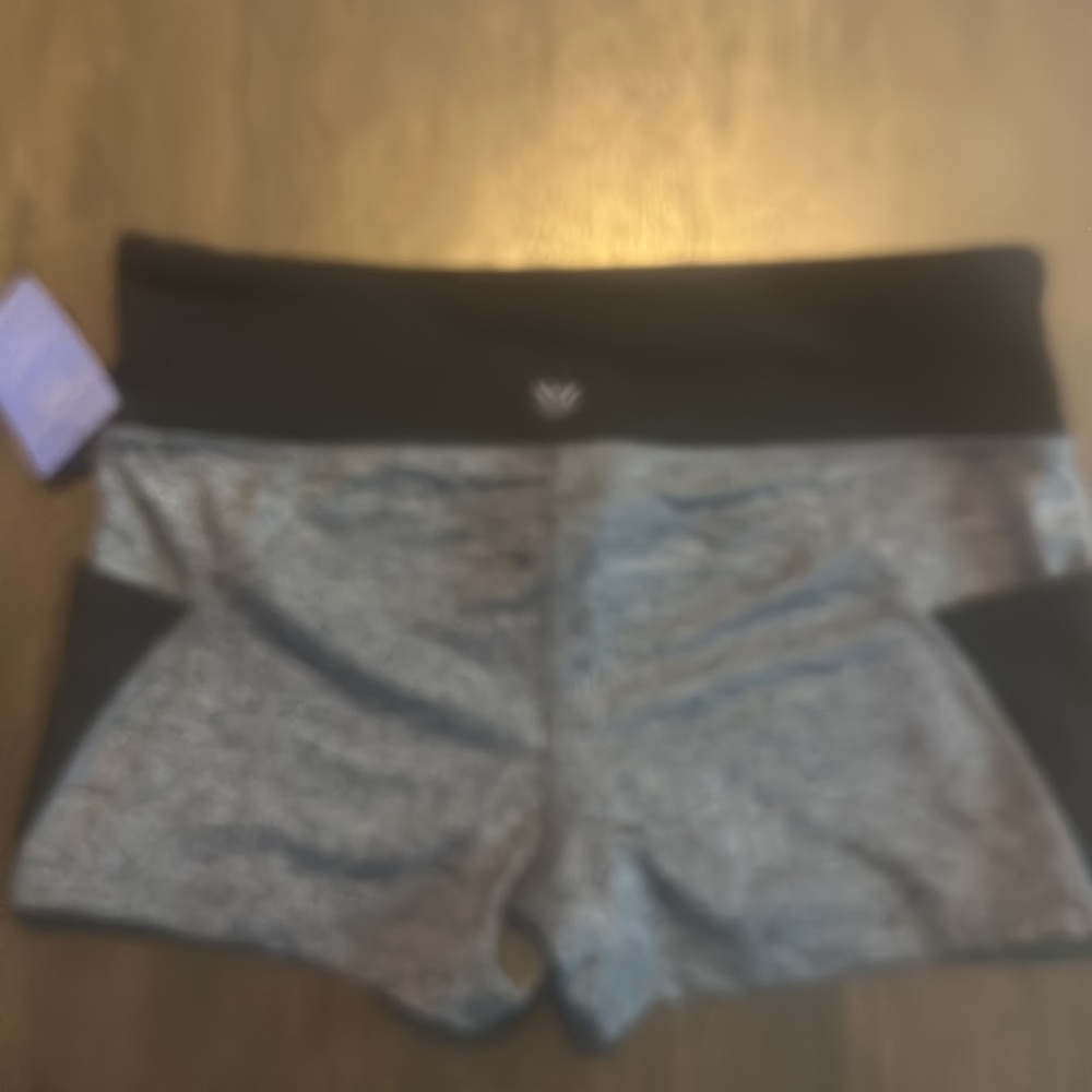 NWT forever 21 workout shorts size medium - Picture 2 of 11